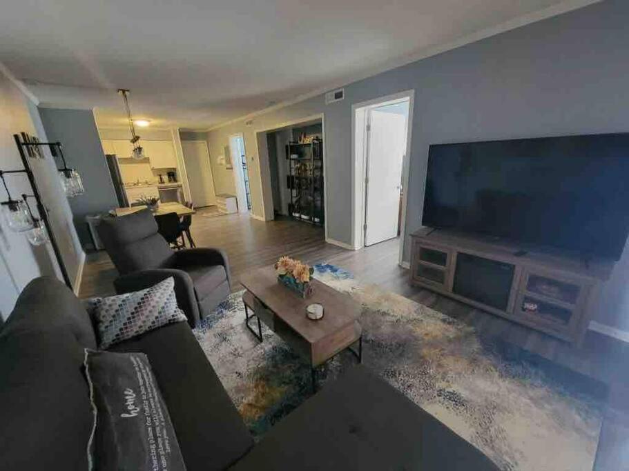 2022 Renovated 2-Bdrm Cozy, Lovely Condo W/Parking! Хилтън Хед Айлънд Екстериор снимка