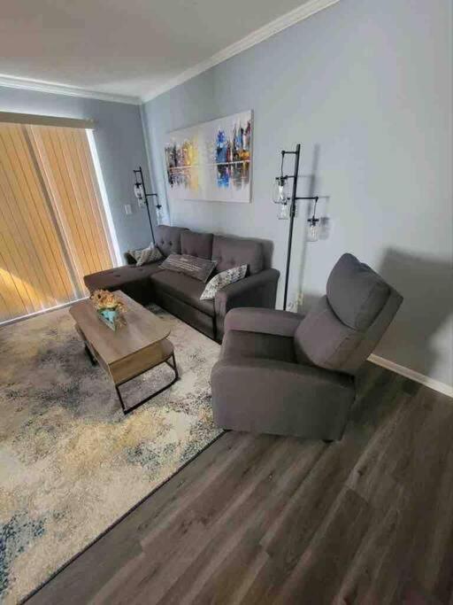 2022 Renovated 2-Bdrm Cozy, Lovely Condo W/Parking! Хилтън Хед Айлънд Екстериор снимка